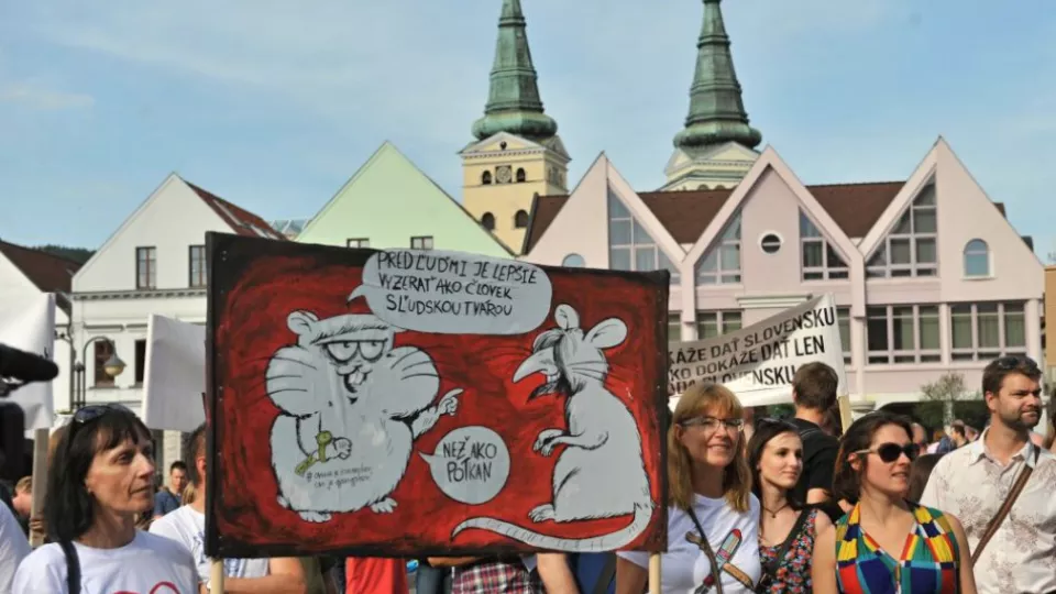 Na snímke účastníci protestu proti korupcii na Mariánskom námestí v Žiline dňa 12. júna 2017.