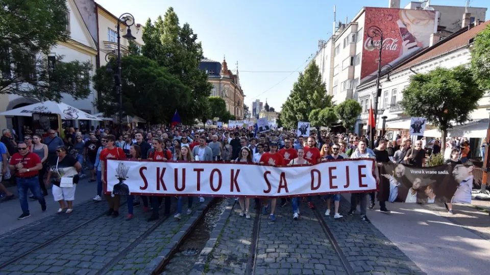 Na archívnej snímke účastníci protestu proti korupcii v Košiciach 5. júna 2017.