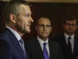 Na snímke podpredseda vlády SR pre investície a informatizáciu Peter Pellegrini (vľavo).