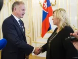 Na snímke vľavo prezident SR Andrej Kiska a vpravo predsedníčka Súdnej rady Lenka Praženková počas tlačovej konferencie po rokovaní v Bratislave 12. októbra 2017.