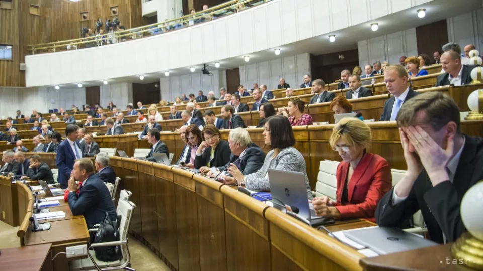 Na snímke poslanci NR SR. 