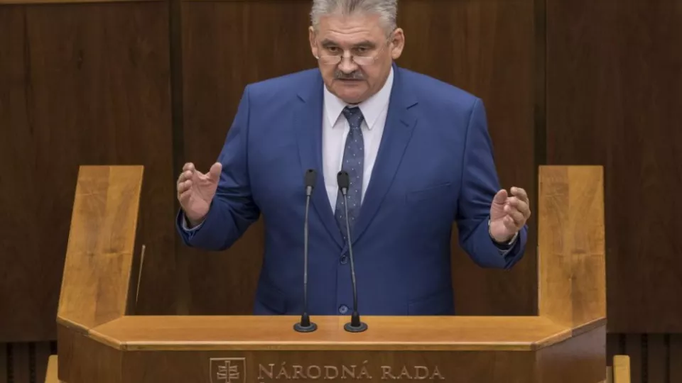 Na snímke minister práce, sociálnych vecí a rodiny SR Ján Richter (Smer-SD). 