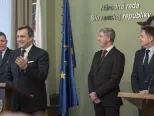 Na snímke zľava predseda vlády SR Robert Fico (Smer-SD), predseda parlamentu Andrej Danko (SNS), podpredseda parlamentu Béla Bugár (Most-Híd) a minister financií SR Peter Kažimír (Smer-SD) počas tlačovej konferencie po schválení štátneho rozpočtu na rok 2018  v Bratislave 13. decembra 2017.