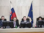 Na snímke zľava podpredseda vlády SR pre investície a informatizáciu Peter Pellegrini, podpredseda NR SR Martin Glváč, predseda vlády SR Robert Fico a podpredseda vlády a minister vnútra SR Robert Kaliňák počas rokovania 82. schôdze vlády SR v Bratislave 13. decembra 2017. 