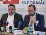 Na snímke generálny riaditeľ Národného centra zdravotníckych informácií (NCZI) Peter Blaškovitš (vpravo) a riaditeľ projektu Martin Talian počas tlačovej konferencie NCZI na tému Spustenie elektronického zdravotníctva (eZdravie) na Slovensku. V Bratislave 18. decembra 2017 v Bratislave.