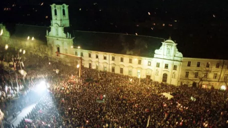 Na archívnej snímke je pohľad na oslavy vzniku Slovenskej republiky na Námestí SNP v Bratislave 1. januára 1993. 