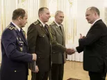 Na snímke zľava generálmajor Ľubomír Svoboda, brigádny generál Slavomír Staviarsky a brigádny generál vo výslužbe Ivan Čierny počas menovania a povyšovania generálov Ozbrojených síl SR prezidentom SR Andrejom Kiskom v Prezidentskom paláci v Bratislave 9. januára 2018. 