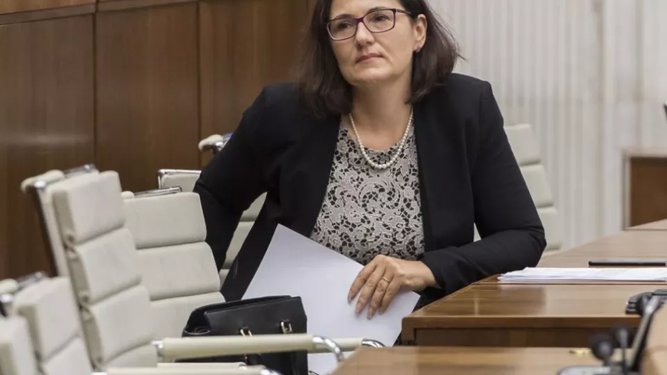 Na snímke ministerka školstva, vedy, výskumu a športu SR Martina Lubyová (SNS) počas 21. schôdze parlamentu v stredu 18. októbra 2017 v Bratislave.