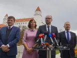 Na archívnej snímke sprava predseda demokratov Slovenska Ľudovít Kaník, predseda SaS Richard Sulík, poslankyňa NR SR za OĽaNO Veronika Remišová a predseda KDH Alojz Hlina.