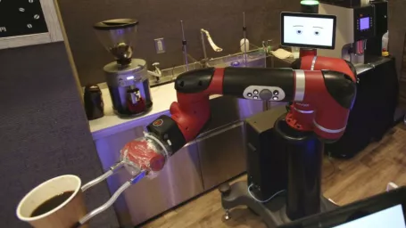 Robotický barista Sawayer pripravuje kávu v kaviarni s názvom Zvláštna kaviareň 2. februára 2018 v Tokiu.