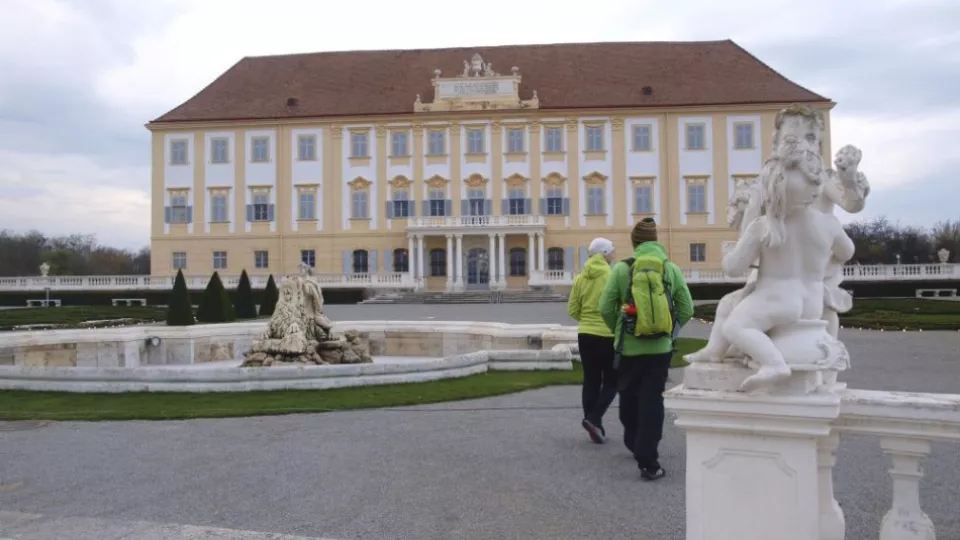 Na snímke pohľad na zámok Schloss Hof. 