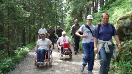 Na archívnej snímke úplne prvý turistický chodník pre telesne postihnutých vo Vysokých Tatrách, ktorý vedie zo Starého Smokovca cez Hrebienok na Rainerovu chatu.