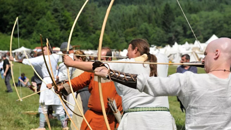 Na archívnej snímke účastníci festivalu včasného stredoveku  UTGARD.