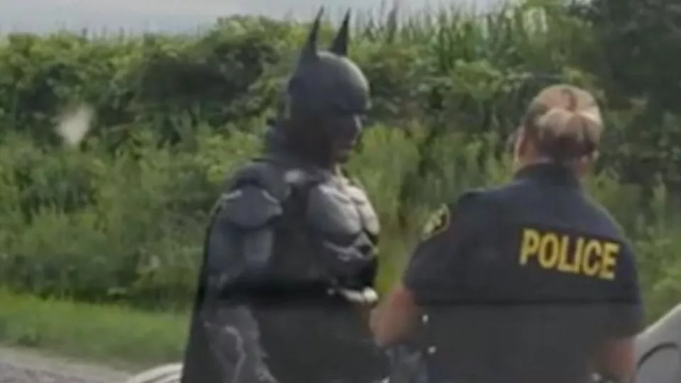 Kanadská policajtka zastavila na diaľnici auto, v ktorom bol Batman.