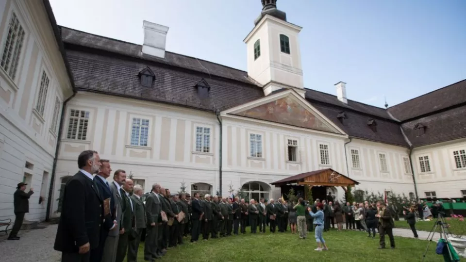 Na archívnej snímke  slávnostný ceremoniál počas Dní Svätého Huberta v areáli Kaštieľa Svätý Anton