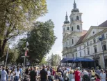 Na snímke veriaci počas svätej omše pred Bazilikou Sedembolestnej Panny Márie na Národnej púti k Sedembolestnej Panne Márii 15. septembra 2018 v Šaštíne-Strážach.