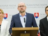 Na archívnej snímke zľava podpredsedníčka strany Sloboda a Solidarita (SaS) Jana Kiššová, predseda SaS Richard Sulík a podpredseda SaS Ľubomír Galko.