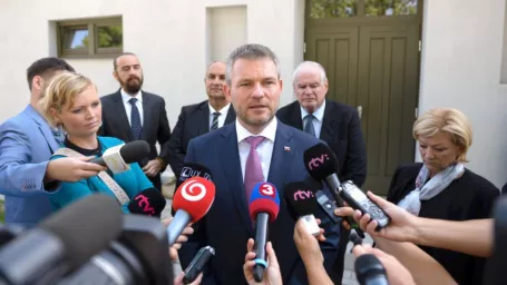 Na archívnej snímke Peter Pellegrini a Ľubica Laššáková.