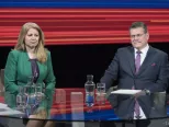 Na snímke kandidáti na prezidenta SR Zuzana Čaputová (vľavo), ktorá získala najviac hlasov v 1. kole sobotňajších prezidentských volieb podľa neoficiálnych výsledkov Štatistického úradu SR a druhý najvyšší počet získal Maroš Šefčovič (vpravo) počas diskusie v budove RTVS v nedeľu 17. marca 2019 v Bratislave.