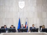 Na archívnej snímke zľava podpredseda vlády a minister životného prostredia László Sólymos, podpredseda vlády a minister financií Peter Kažimír, predseda vlády SR Peter Pellegrini, podpredseda vlády SR pre investície a informatizáciu Richard Raši a podpredsedníčka vlády a ministerka pôdohospodárstva a rozvoja vidieka Gabriela Matečná.