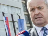 Na snímke minister obrany SR Peter Gajdoš počas brífingu s novinármi po slávnostnom nástupe príslušníkov Ozbrojených síl SR a zamestnancov rezortu 29. marca 2019 v Bratislave. Ministerstvo obrany SR si pripomenulo 15. výročie vstupu Slovenskej republiky do Severoatlantickej aliancie.