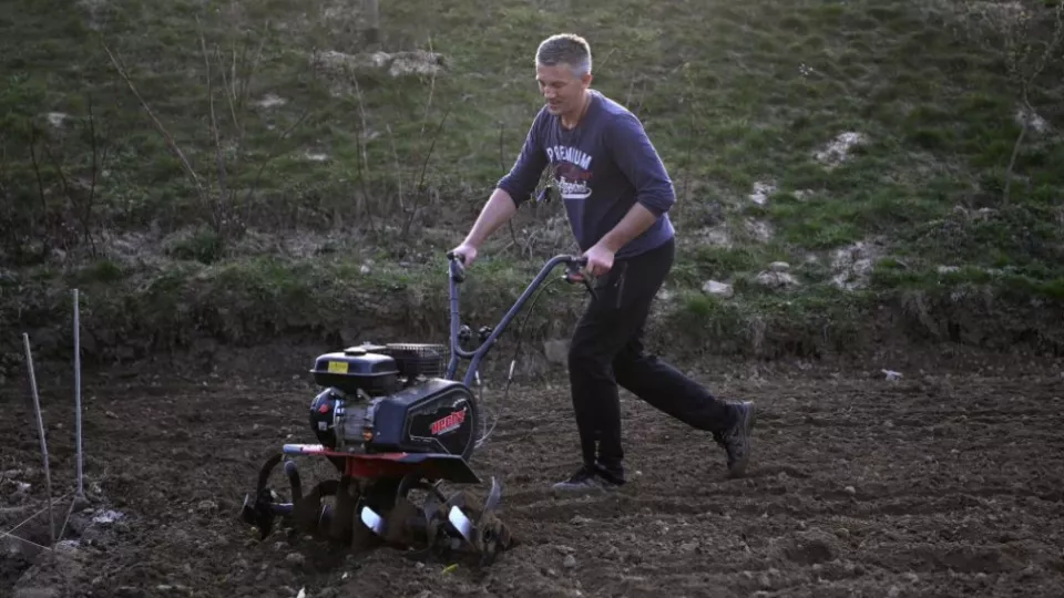 Jarné záhradné práce v Trenčianskych Stankovciach 6. apríla 2019