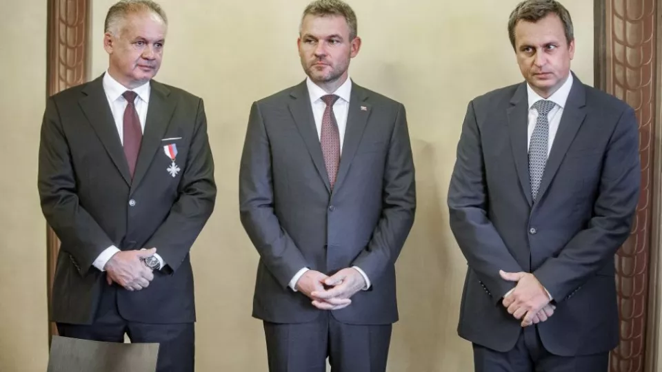 Na archívnej snímke zľava prezident SR Andrej Kiska, predseda vlády SR Peter Pellegrini a predseda NR SR Andrej Danko.