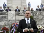 Prezident SR Andrej Kiska reční pri Mohyle Milana Rastislava Štefánika počas celonárodnej spomienkovej slávnosti pri príležitosti 100. výročia tragickej smrti generála Milana Rastislava Štefánika 4. mája 2019 na Bradle.