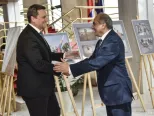 Na snímke zľava predseda Národnej rady SR Andrej Danko, veľvyslanec Cyperskej republiky na Slovensku Demetris Syllouris počas otvorenia výstavy fotografií slovenských jednotiek mierových síl OSN na Cypre od fotografa Štefana Puškáša 13. mája 2019 v Bratislave.