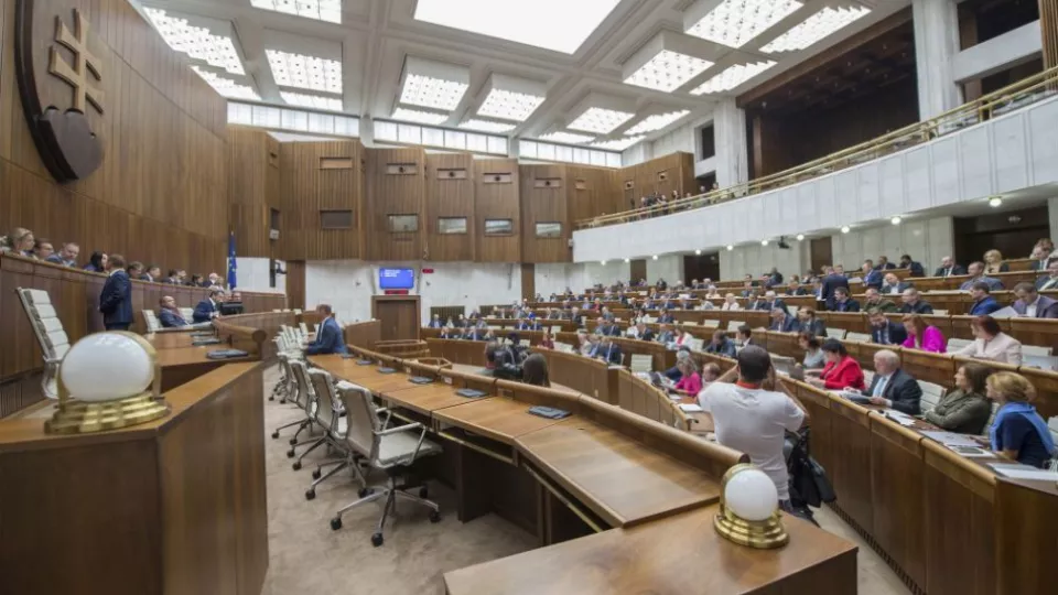 Na archívnej snímke pohľad na rokovaciu sálu NR SR.