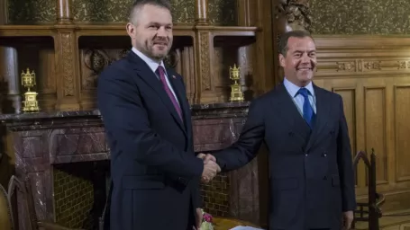 Predseda vlády Ruskej federácie Dmitrij Medvedev a predseda vlády SR Peter Pellegrini počas stretnutia v Moskve, 5. júna 2019.