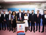 Na archívnej snímke zľava členovia predsedníctva strany Progresívne Slovensko (PS) Matej Petroci a Peter Brozman, podpredseda strany Ivan Štefunko, podpredsedníčka strany Zora Jaurová, člen predsedníctva Martin Dubéci, predseda Michal Truban, člen predsedníctva Martin Hojsík, podpredsedníčka strany Irena Bihariová, podpredseda strany Michal Šimečka, podpredseda strany Martin Poliačik, členovia predsedníctva Pavel Sibyla a Milan Ftorek počas tlačovej konferencie po sneme strany v Bratislave 8. mája 2019.