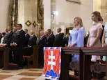 Na snímke prezidentka Zuzana Čaputová (tretia sprava) a jej dcéry počas ekumenickej pobožnosti Te Deum v Katedrále sv. Martina 15. júna 2019 v Bratislave.