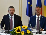 Na snímke zľava predseda vlády SR Peter Pellegrini a podpredseda vlády SR pre investície a informatizáciu Richard Raši počas výjazdového rokovania vlády SR v Michalovciach 26. júna 2019. 