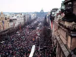 Generálny štrajk a manifestácia na Václavskom námestí v Prahe na podporu Občianskeho fóra 27. novembra 1989 .