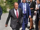 Na snímke minister zahraničných vecí Ruskej federácie Sergej Lavrov prichádza spoločné fotografovanie počas plenárneho zasadnutia ministrov zahraničných vecí a štátnych tajomníkov na neformálnom stretnutí OBSE na Štrbskom Plese vo Vysokých Tatrách 9. júna 2019. 