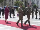 Na snímke prezidentka SR Zuzana Čaputová (vľavo) kladie veniec na Námestí hrdinov v rámci oficiálnej návštevy slovenskej hlavy štátu v Budapešti vo štvrtok 11. júla 2019.