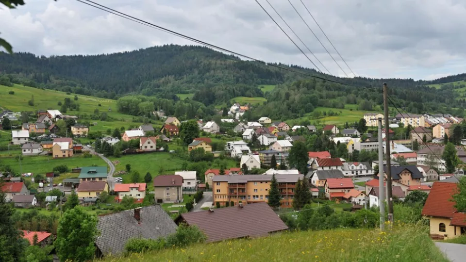 Na archívnej snímke pohľad na obec Skalité, 9. júna 2017.