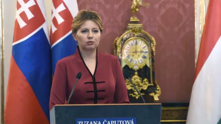 Na snímke prezidentka SR Zuzana Čaputová odpovedá na otázky počas spoločnej tlačovej konferencii s maďarským prezidentom Jánosom Áderom, archívna snímka