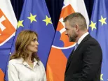 Na snímke zľava ministerka zdravotníctva SR Andrea Kalavská a predseda vlády  SR Peter Pellegrini