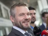 Na snímke slovenský premiér Peter Pellegrini poskytuje rozhovor novinárom po stretnutí s nadchádzajúcou predsedníčkou Európskej komisie Ursulou von der Leyenovou v Bruseli