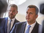 Na snímke zľava predseda vlády SR Peter Pellegrini a predseda NR SR Andrej Danko (SNS)