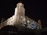 Na snímke 3D veľkoplošná projekcia (video mapping) na fasáde Bratislavského hradu pri príležitosti 30. výročia Nežnej revolúcie 17. novembra 2019 v Bratislave.