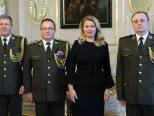 Zľava: Brigádny generál Vladimír Lengvarský, generálporučík Josef Pokorný, prezidentka Zuzana Čaputová a brigádny generál Ivan Balog