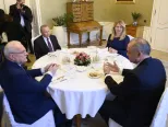 Na snímke sprava bývalý prezident SR Andrej Kiska, súčasné prezidentka SR Zuzana Čaputová a bývalí prezidenti SR Rudolf Schuster a Ivan Gašparovič