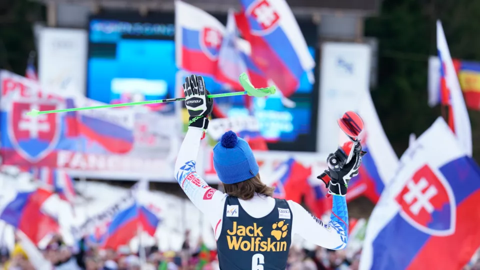 Na snímke slovenská lyžiarka Petra Vlhová reaguje v cieli  2.kola obrovského slalomu žien Svetového pohára alpských lyžiarok v slovinskom lyžiarskom stredisku Kranjska Gora.