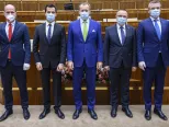 Na snímke sprava podpredsedovia NR SR Peter Pellegrini (Smer-SD), Milan Laurenčík (SaS), predseda parlamentu Boris Kollár (Sme rodina), podpredsedovia NR SR Juraj Šeliga (Za ľudí) a Gábor Grendel (OĽaNO).