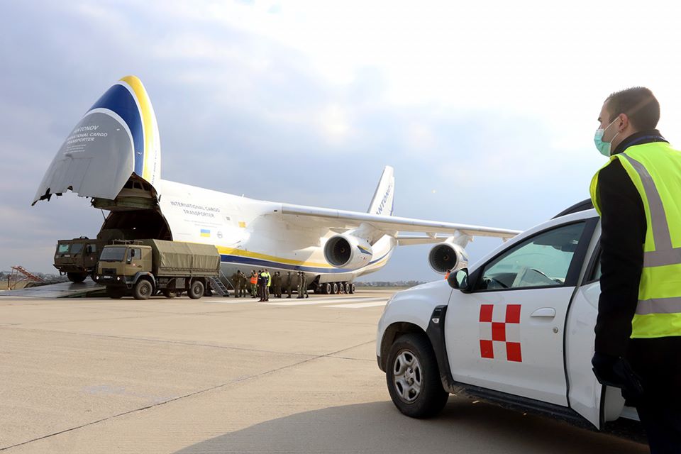 Letka NATO na Slovensko priviezla 48 ton medicínskeho materiálu