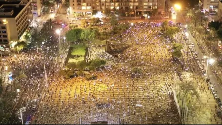 Ohľaduplné protesty v Tel Avive.