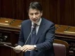 Na snímke uprostred taliansky premiér Giuseppe Conte